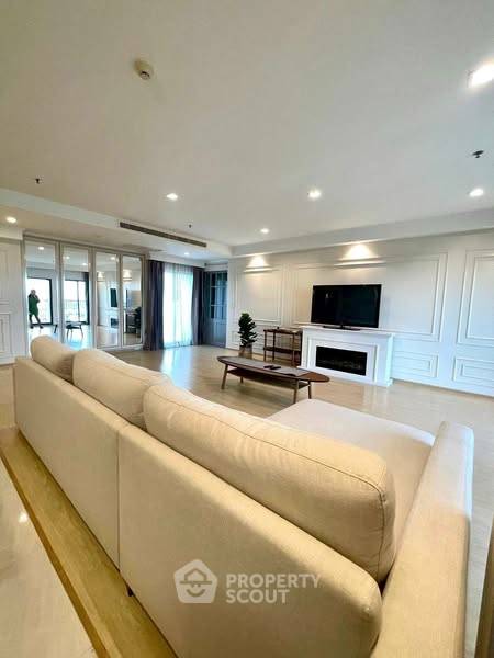 picture 3-BR Condo at Noble Remix near BTS Thong Lor (ID 2338144) - 2/13