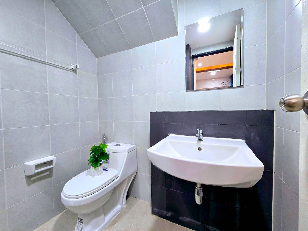 รูป ทาวน์โฮม2ชั้น รีโนเวทใหม่ แถมเฟอร์นิเจอร์ หมู่บ้าน ไอดีไซน์ วงแหวน-รามอินทรา  ถ.เลียบคลองสอง คลองสามวา พร้อมอยู่ ทำเลดี ใกล้รถไฟฟ้า ทางด่วน - รูปที่ 8/20