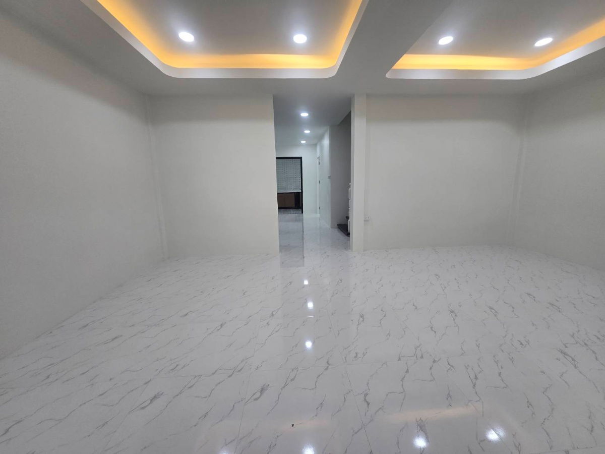 รูป ทาวน์เฮ้าส์ รีโนเวท กว้างขวาง หมู่บ้าน อยู่เจริญ ถนนรังสิต-นครนายก51 รังสิตคลอง2 อ.ธัญบุรี จ.ปทุมธานี 2หลังทะลุกัน กว้างมาก - รูปที่ 5/35