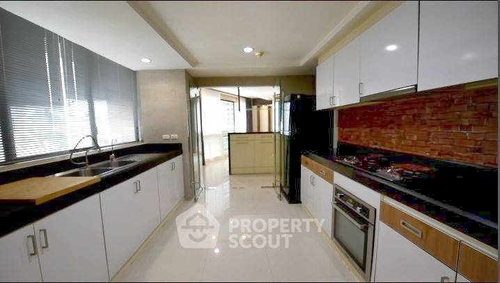 picture 3-BR Condo at President Park Condominium near MRT Queen Sirikit National Convention Centre (ID 2349432) - 10/47