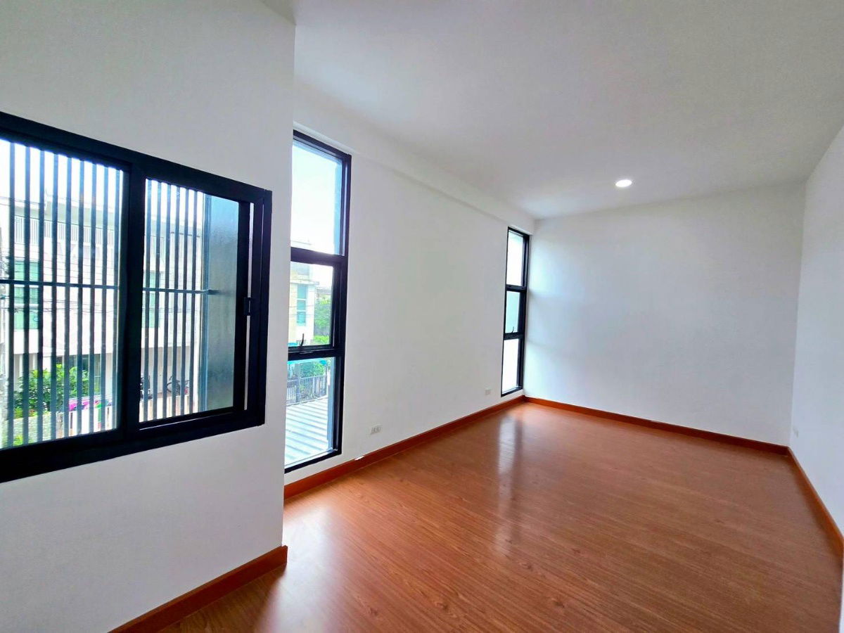 รูป ทาวน์โฮม2ชั้น รีโนเวทใหม่ แถมเฟอร์นิเจอร์ หมู่บ้าน ไอดีไซน์ วงแหวน-รามอินทรา  ถ.เลียบคลองสอง คลองสามวา พร้อมอยู่ ทำเลดี ใกล้รถไฟฟ้า ทางด่วน - รูปที่ 14/20