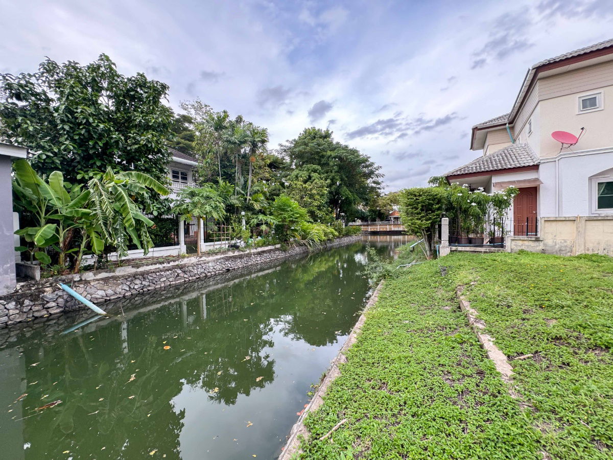 picture 🔥For Sale🔥Land has been filed 71.4 sq.w. in Kritsad Nakhon village 31 (Boromrathachanee) after the canal, shady lakes, suitable for building houses  - 10/15
