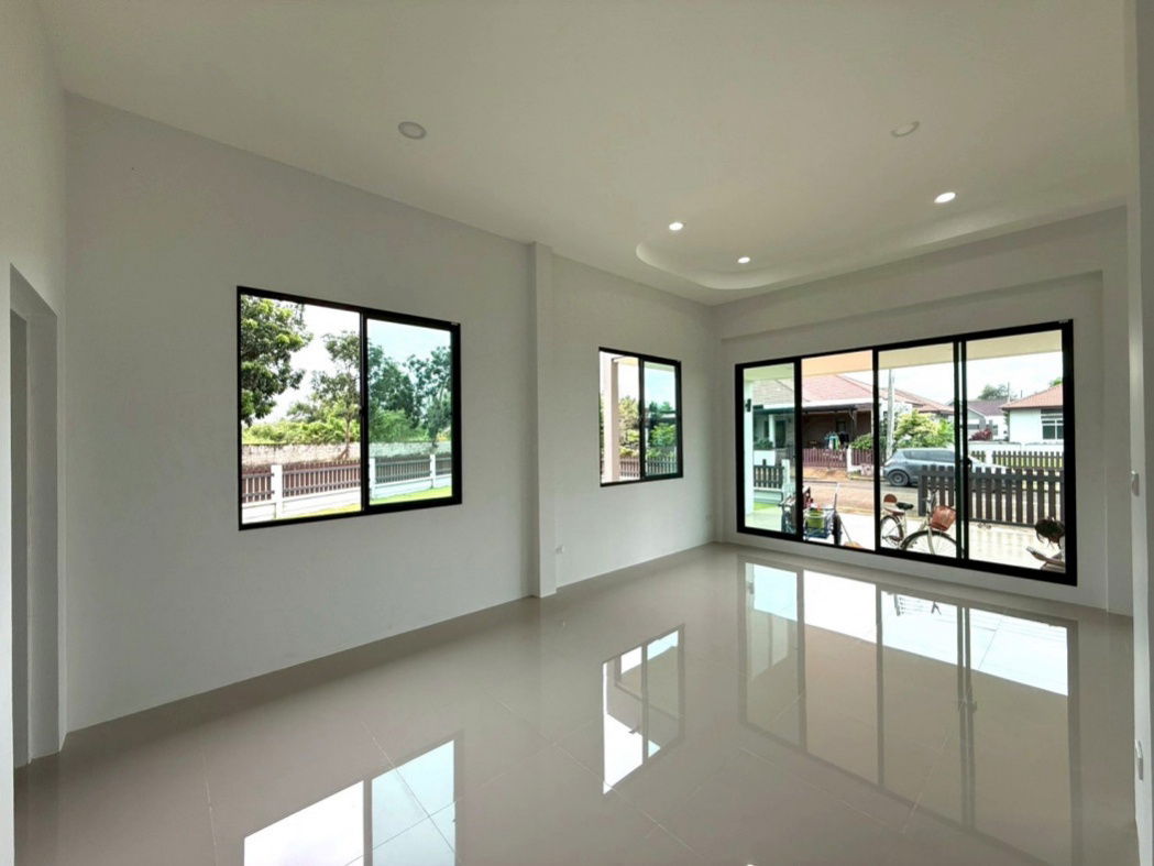 picture Single house for sale HS027, good location, near Central Rayong, only 3 km. New house 165 sq m, 174 sq wa, wide lawn, suitable for gardening - 7/12