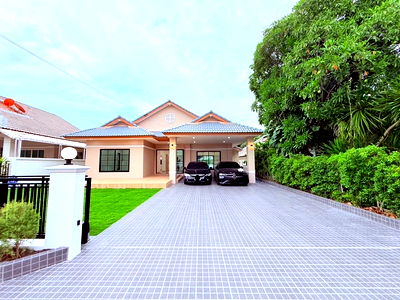บ้านเดี่ยว นิคมมาบตาพุด : ขายบ้านเดี่ยว ชั้นเดียว ขนาด 103 ตร.วา บ้านแมกไม้ ลีลาวดี  ใกล้ถนนสายหลัก ถนนบายพาสพัทยา–ระยอง  - รีโนเวทใหม่ทั้งหลัง  