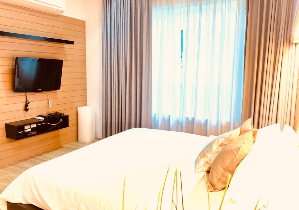 picture Siri at                      Sukhumvit - 7/11