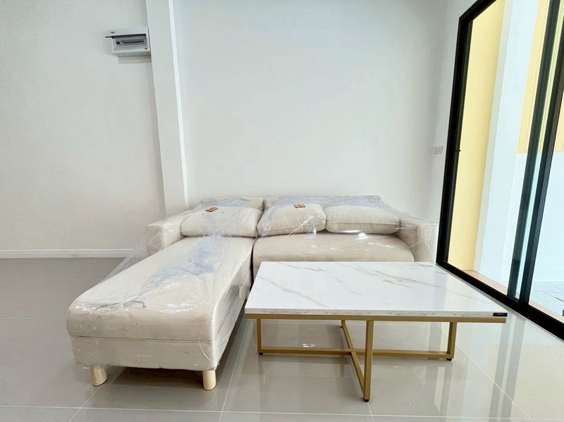 รูป หมู่บ้าน รุ่งกิจ แกรนด์ วิสต้า ( Rungkit Grand Vista ) ทาวน์โฮม 2 ชั้น ซอยหทัยราษฎร์ ถนนรามอินทรา รีโนเวทใหม่ พร้อมอยู่ แถมเฟอร์นิเจอร์ - รูปที่ 4/21