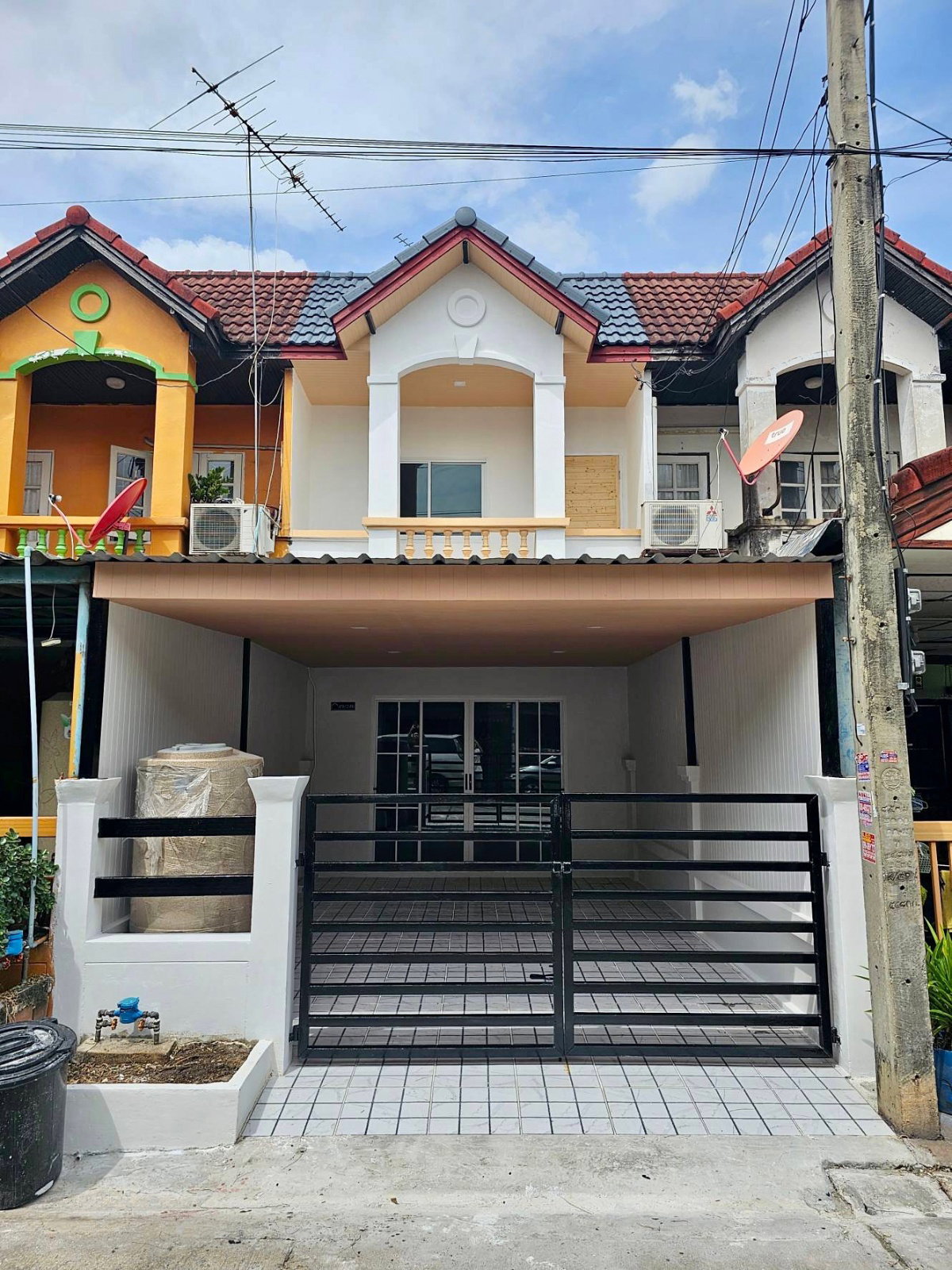 ทาวน์เฮาส์ รีโนเวทใหม่ หมู่บ้าน อรุณธร สุขาภิบาล5 ซอย45 แขวงออเงิน เขตสายไหม แถมเฟอร์นิเจอร์ พร้อมอยู่