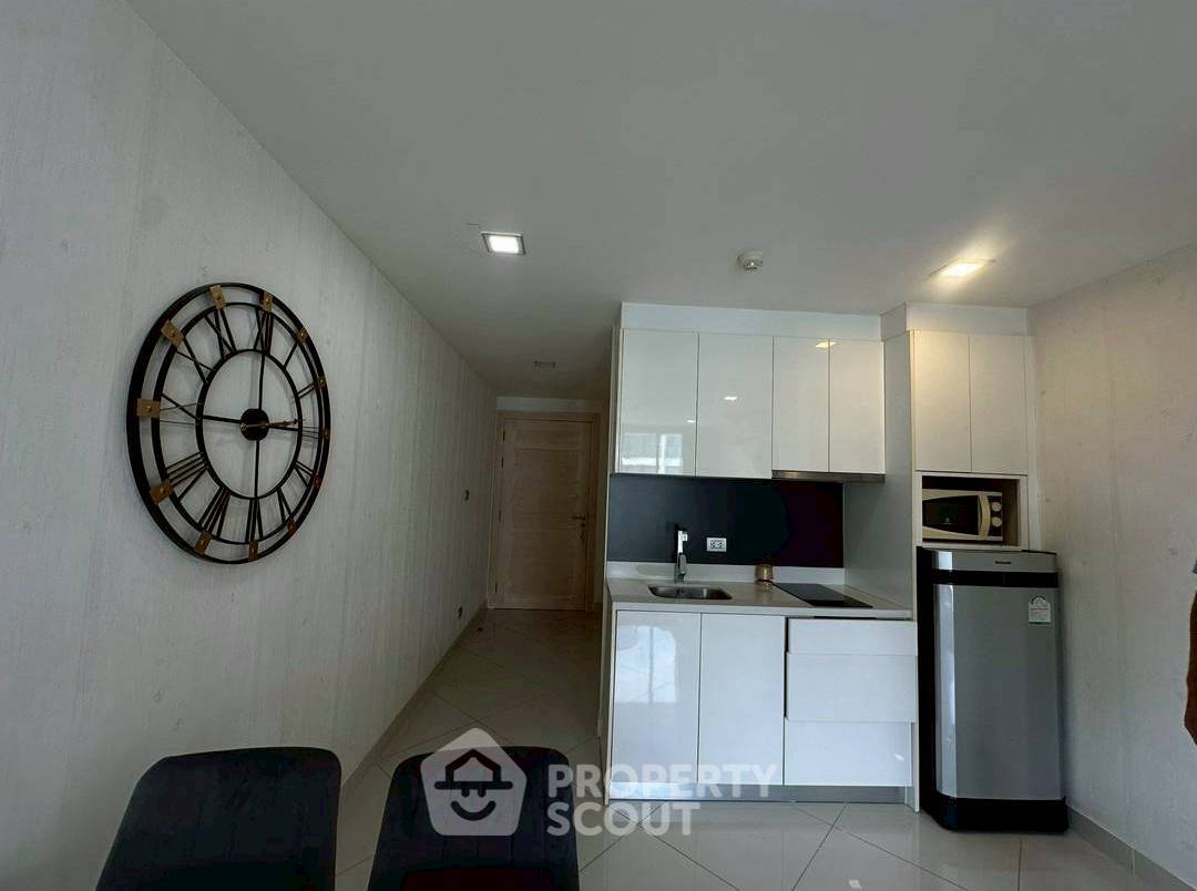 picture 1-BR Condo at The View Cozy Beach Residence close to Phratamnak (ID 2348909) - 9/12