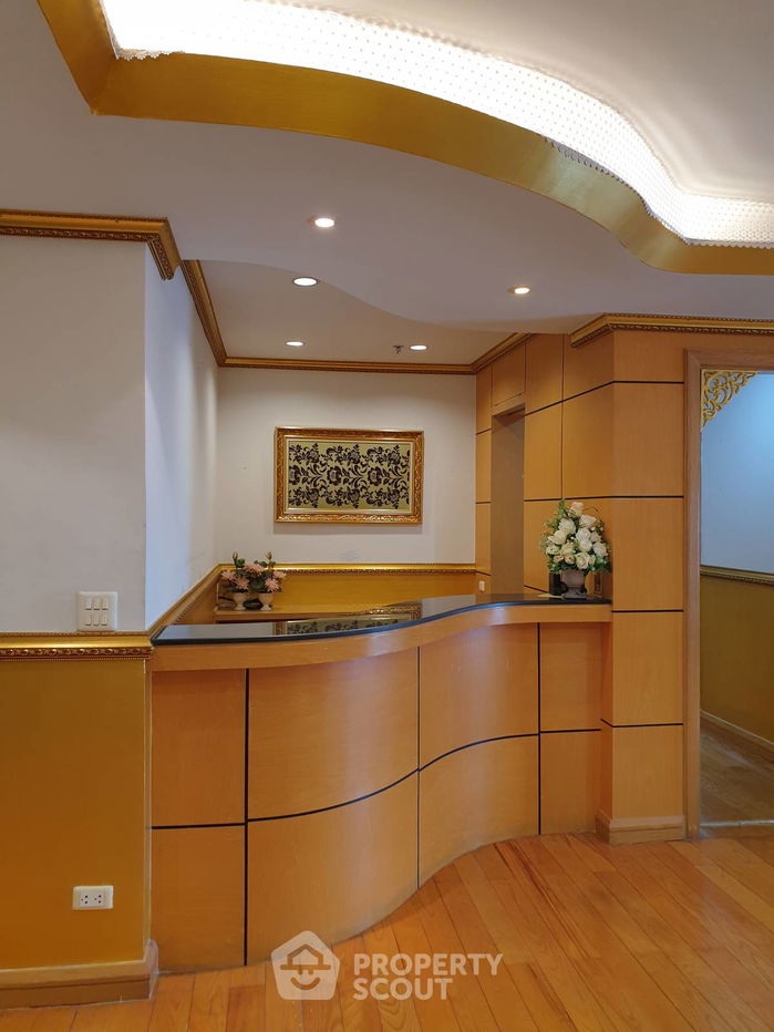 picture 3-BR Condo at Nusa State Tower Condominium near BTS Saphan Taksin (ID 436294) - 11/34