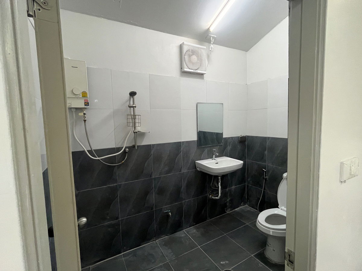 รูป พื้นที่ให้เช่า 56 ตรม 2 ชั้น (ล่าง43 บน13) - รูปที่ 3/4