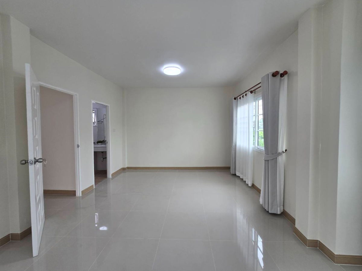 รูป บ้านแฝดหลังใหญ่ ทำเลทอง พร้อมเข้าอยู่ หมู่บ้าน ฟ้าปิยรมย์ โซนพฤกษ์วนา เฟส 6 ตกแต่งใหม่ แถมเฟอร์นิเจอร์ พร้อมอยู่ - รูปที่ 31/38