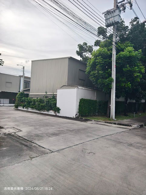 รูป ให้เช่าทาวน์เฮ้าส์พร้อมโกดัง หมู่บ้านเดอะคอนเนค สุวรรณภูมิ 4 พร้อมอยู่ ใกล้แอร์พอร์ตลิ้งค์ สถานีสุวรรณภูมิ - รูปที่ 2/13