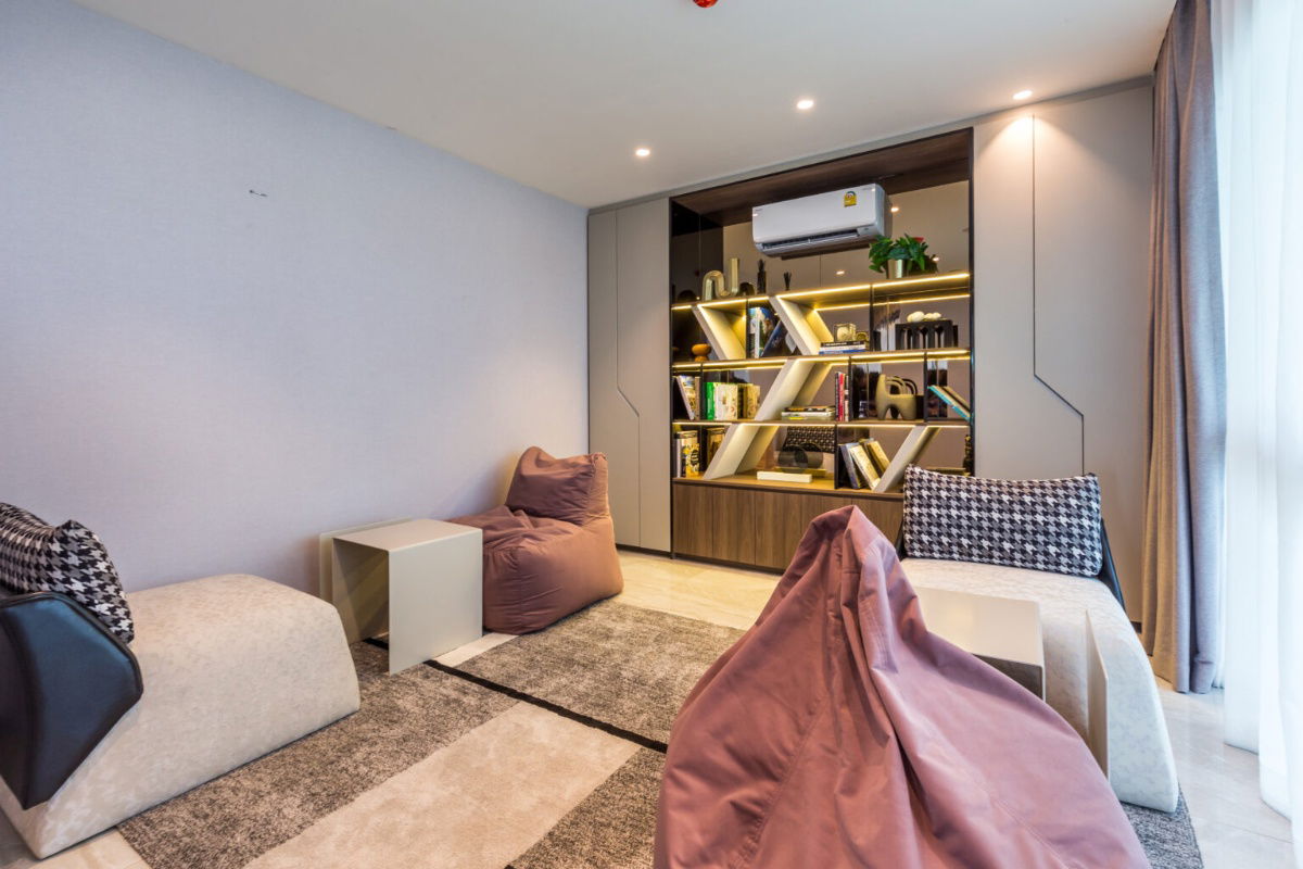 รูป เปิดจอง 9–15 ต.ค.นี้🎉Atmoz Serene Sriracha 🏙 แต่งครบพร้อมอยู่ เริ่ม 1.59 ล้าน* รับ iPhone 17 Pro Max ทุกยูนิต!📞065-5639565 - รูปที่ 8/12