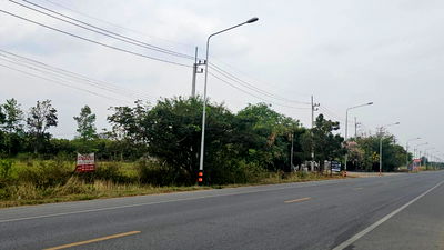 ที่ดิน ป่าซาง ลำพูน : ประกาศขายที่ดิน จ.ลำพูน  ราคาดีมาก ทำเลดีติดถนนใหญ่เข้าตัวเมืองเชียงใหม่