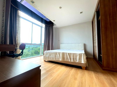 Condos for rent : For rent Green Lake Condo Sriracha beautiful room with furniture close to the community convenient transportation natural view great atmosphere