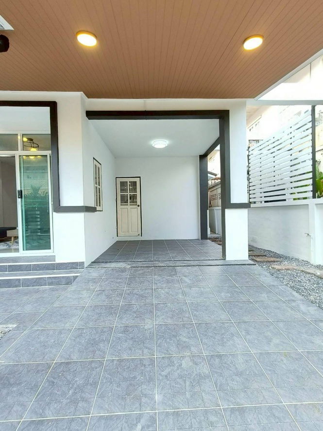 รูป บ้านแฝด รีโนเวทใหม่ มีเฟอร์นิเจอร์, แอร์ หมู่บ้านบุรีรมย์​ เลียบคลองสอง23 โซนชมนาด​ ซ.14 เขตคลองสามวา พร้อมอยู่ - รูปที่ 4/21