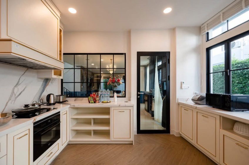 picture P0298 For Rent – Elegant French Classic Luxury Home, Fully Furnished and Ready to Move In Located in Nantawan Rama 9 – Krungthep Kreetha New Road - 9/20
