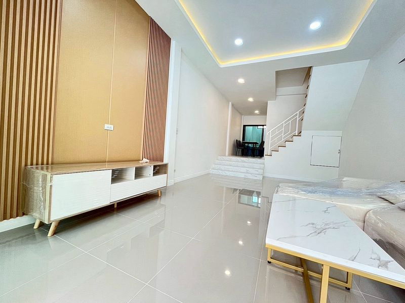 รูป หมู่บ้าน รุ่งกิจ แกรนด์ วิสต้า  ( Rungkit Grand Vista )  ทาวน์โฮม 2 ชั้น ซอยหทัยราษฎร์ ถนนรามอินทรา รีโนเวทใหม่ พร้อมอยู่ แถมเฟอร์นิเจอร์ - รูปที่ 5/21