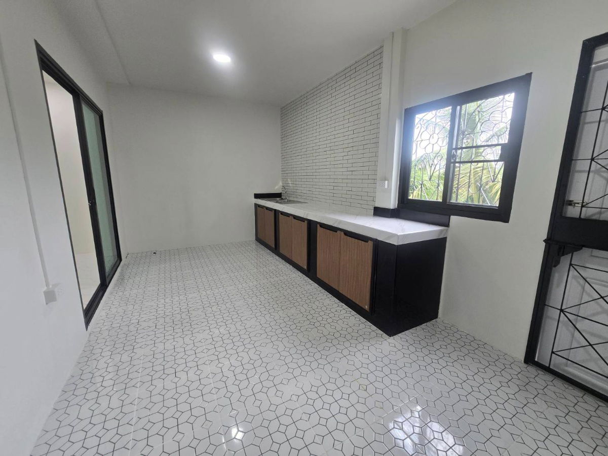 รูป ทาวน์เฮ้าส์ รีโนเวท กว้างขวาง หมู่บ้าน อยู่เจริญ ถนนรังสิต-นครนายก51 รังสิตคลอง2 อ.ธัญบุรี จ.ปทุมธานี 2หลังทะลุกัน กว้างมาก - รูปที่ 14/35