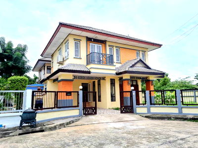 บ้านเดี่ยว เขตคลองสามวา : บ้านเดี่ยว พื้นที่กว้างขวาง ทำเลดี หมู่บ้านวรารักษ์ ซ.เลียบคลองสอง 27 ถ.เลียบคลองสอง คลองสามวา พร้อมอยู่