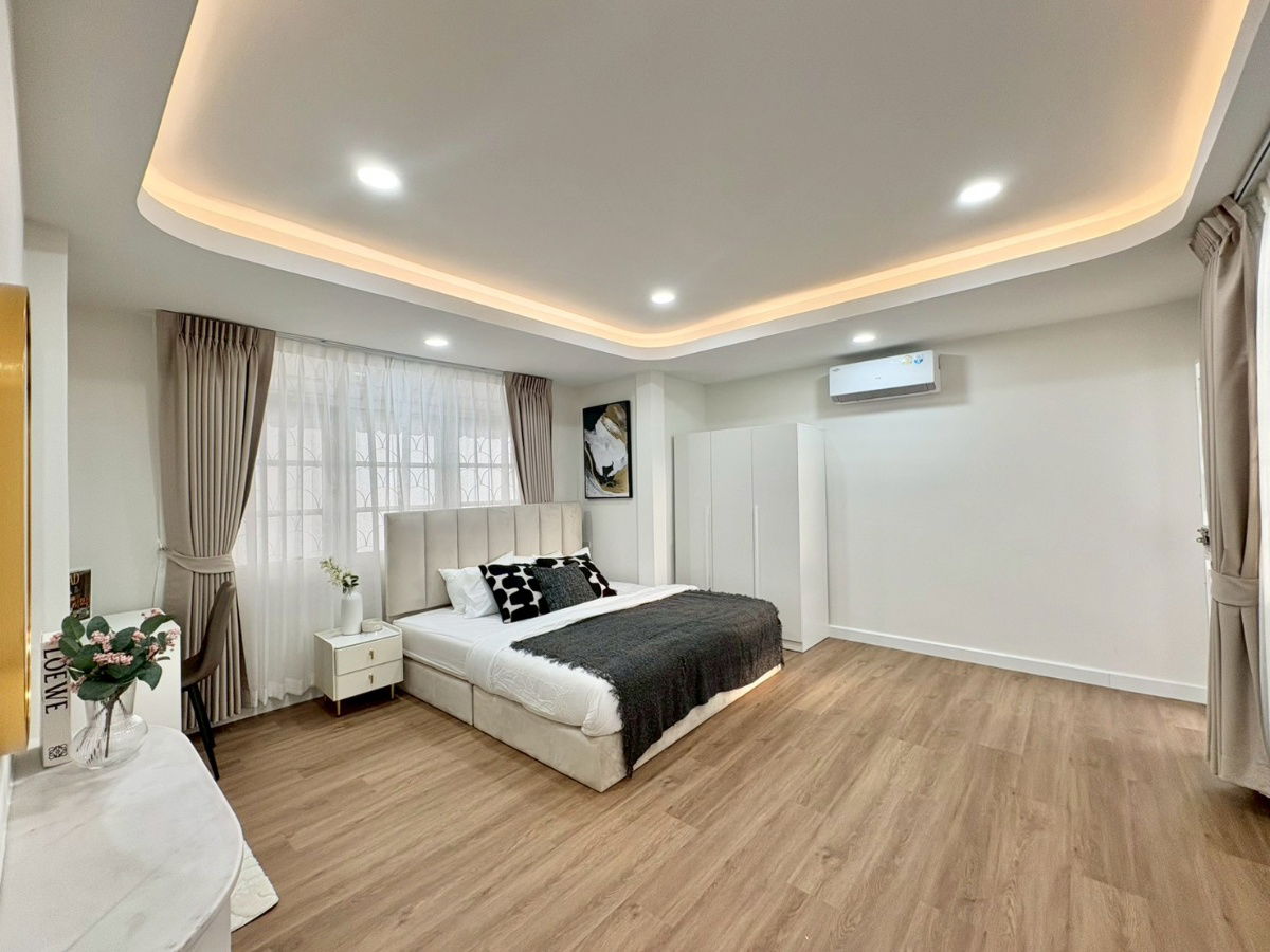 รูป บ้านพลูวิลล่าใจกลางเมือง รัชดานิเวศน์ 16 พื้นที่ 80 ตร.ว. 500 ตร.ม. 5 ห้องนอน 3 ห้องน้ำ 4 ที่จอดรถ ค่าเช่า 180,000 ใกล้ MRT ห้วยขวาง - รูปที่ 34/37
