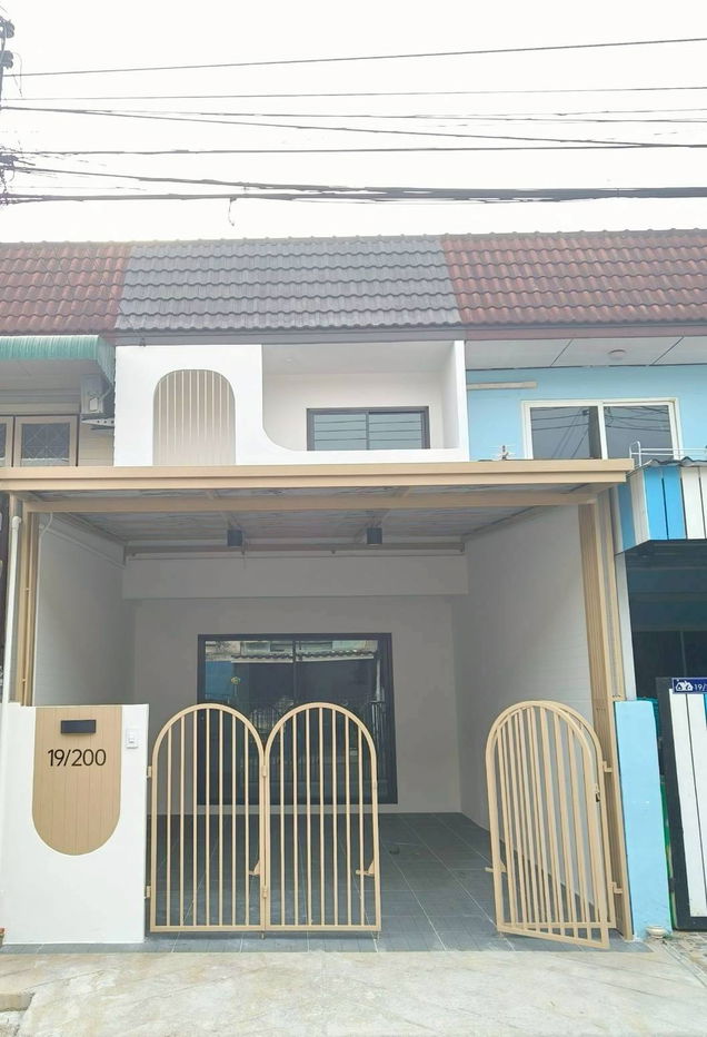 รูป ทาวน์เฮ้าส์ บ้านสวยพร้อมเข้าอยู่ แถมเฟอร์นิเจอร์ ม.มโนรมย์ 2 เลียบคลองสอง 27 คลองสามวา ใกล้ทางด่วน ตลาด - รูปที่ 1/20