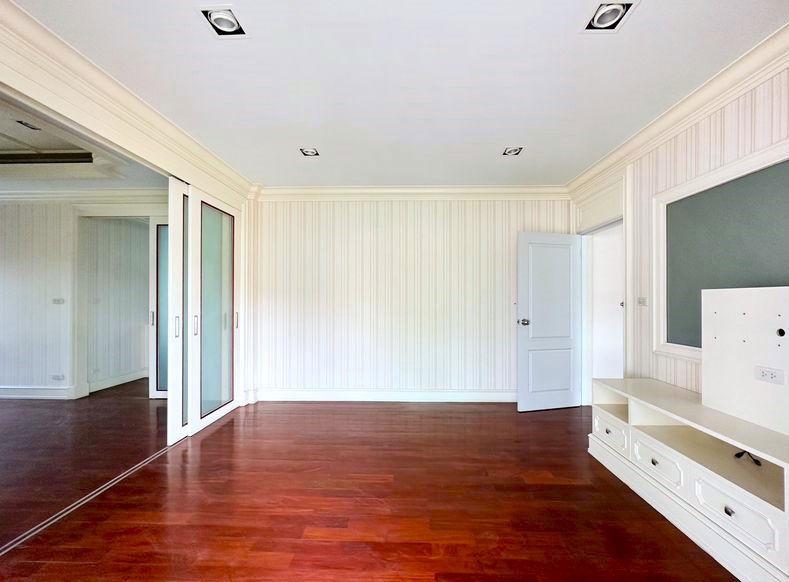 picture LUXURY DETACHED HOUSE FOR SALE Grand Bangkok Boulevard Pinklao - Spacious Corner Unit with Lush Green Atmosphere - 13/17