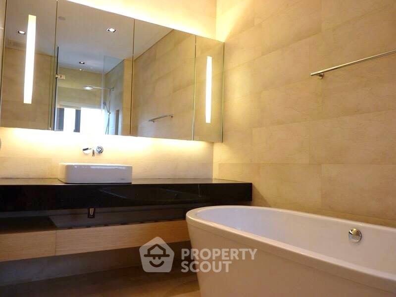 รูป คอนโด 2-ห้องนอน ที่ ศาลาแดง เรสซิเด้นซ์ คอนโดมิเนียม ใกล้ MRT สีลม (ID 2070123) - รูปที่ 3/5