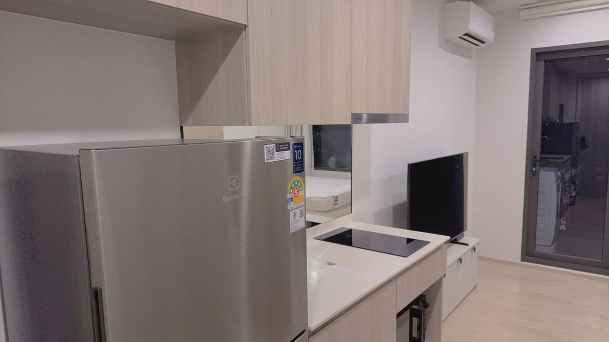 picture ✨ Brand new room at Reference Sathorn Wongwian Yai Condo, 27 sq m, 10th floor, Building B, only 18,000 baht 🏡💖 - 11/14