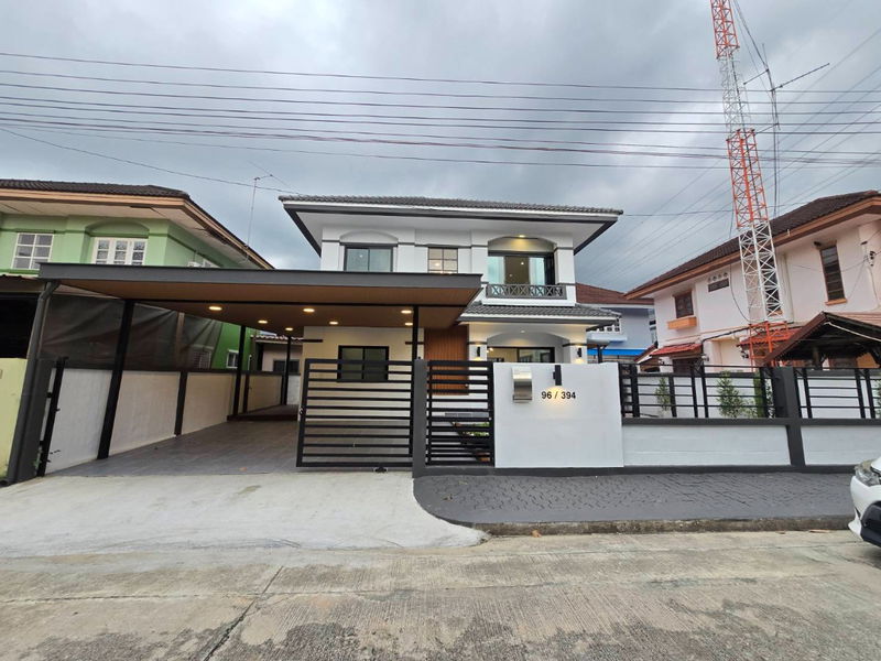 ขายบ้านเดี่ยว : จัดโปรลดราคา หมู่บ้าน ฟลอร่าวิลล์ ถนนสุวินทวงศ์38 หนองจอก แขวงลำผักชี บ้านกว้างขวาง เนื้อที่เยอะ ตกแต่งใหม่ พร้อมอยู่ แถมเฟอร์ฯ