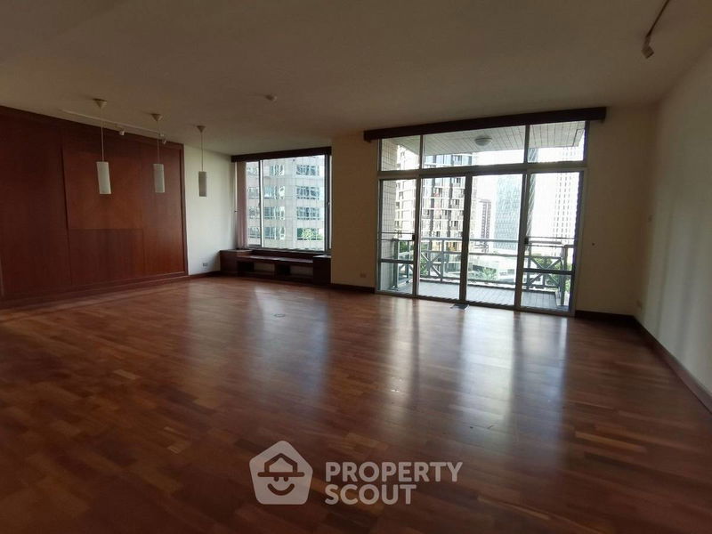 Condos for sale : 3-BR Condo at All Seasons Mansion Condominium near BTS Phloen Chit (ID 1938369)