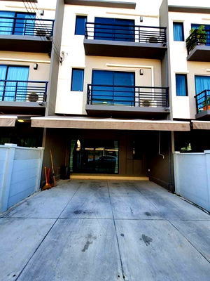 ทาวน์โฮมให้เช่า : 🏠 ให้เช่าบ้าน : Baan Klang Muang Pinklao - Charan (บ้านกลางเมือง ปิ่นเกล้า - จรัญฯ)   รหัสทรัพย์ | 📌 LNP-H569 