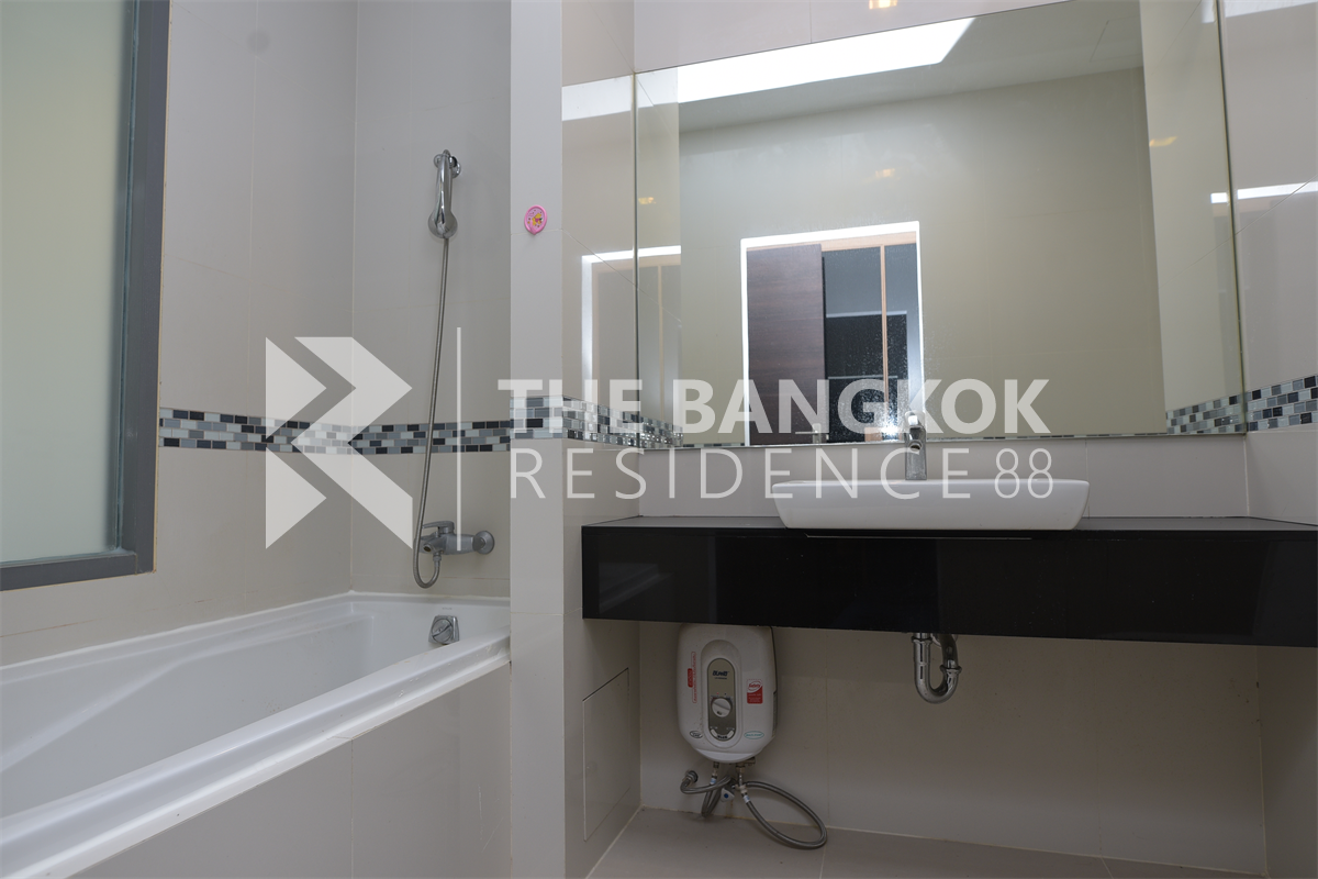 picture Location Near Employment, Surrounded by Lifestyles Ideo Q Phayathai near Airport Rail Link Phaya Thai Station - 1/9