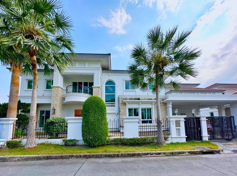 picture LUXURY DETACHED HOUSE FOR SALE Grand Bangkok Boulevard Pinklao - Spacious Corner Unit with Lush Green Atmosphere - 1/17