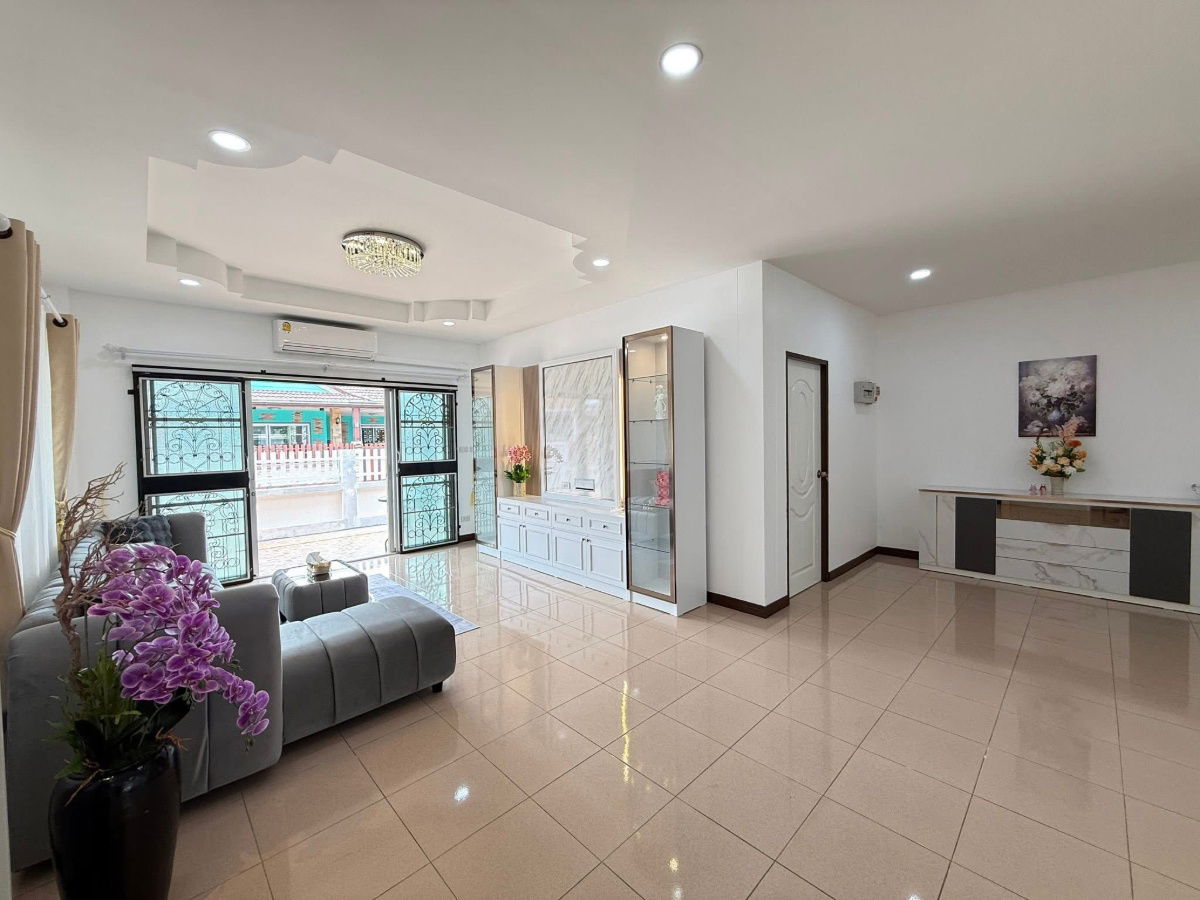 picture New renovated 3 bedrooms single detached house only 4.99 million baht - 4/15
