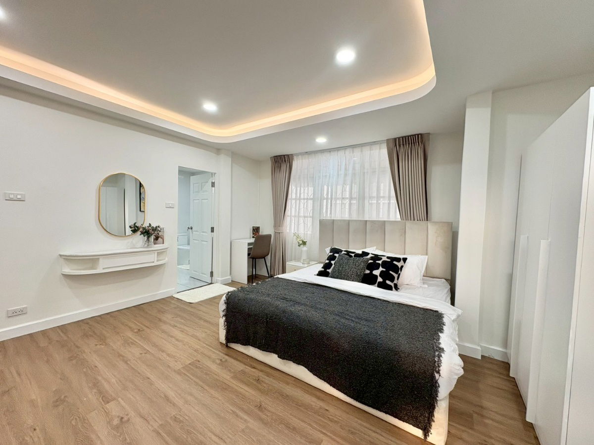 รูป บ้านพลูวิลล่าใจกลางเมือง รัชดานิเวศน์ 16 พื้นที่ 80 ตร.ว. 500 ตร.ม. 5 ห้องนอน 3 ห้องน้ำ 4 ที่จอดรถ ค่าเช่า 180,000 ใกล้ MRT ห้วยขวาง - รูปที่ 33/37