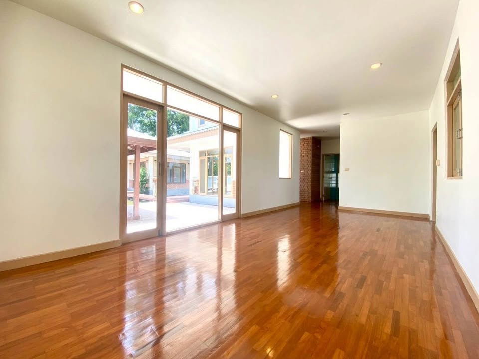 รูป ขายบ้านเดี่ยวสไตล์รีสอร์ท หมู่บ้าน Forest Home   6,990,000 บ.   ขนาดเนื้อที่  200 ตรว.  พื้นที่ใช้สอย 800 ตรม.  3ห้องนอน 3ห้องน้ำ  มีเรือนรับรอง - รูปที่ 13/20