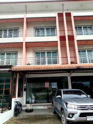Shophouses for rent Samut Prakarn : Building for rent near Bangna-Trad km.5