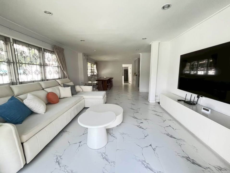 รูป 🏡 ให้เช่า บ้านเดี่ยวใจกลางพัฒนาการ 53 4 ห้องนอน เลี้ยงสัตว์ได้ 20 นาทีถึงสนามบินสุวรรณภูมิ - รูปที่ 1/25