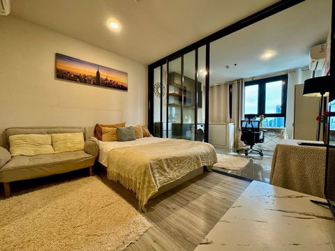 RS2345 For Rent: XT Huaikhwang Condo | Prime Location next to MRT