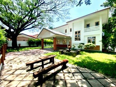 บ้านเดี่ยว ม.ราชมงคลธัญบุรี : ขายบ้านเดี่ยวสไตล์รีสอร์ท หมู่บ้าน Forest Home   6,990,000 บ.   ขนาดเนื้อที่  200 ตรว.  พื้นที่ใช้สอย 800 ตรม.  3ห้องนอน 3ห้องน้ำ  มีเรือนรับรอง
