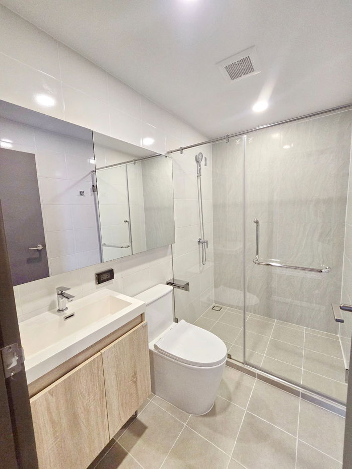 picture Sale 2BR The Origin Ratchada-Lat Phrao Condo, Pool View, Fully Furnished.  Just 1 min to Ladprao Station (Yellow Line) - 7/32