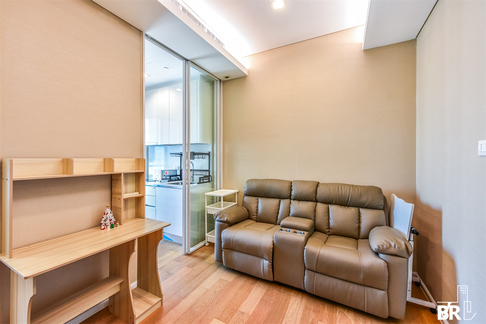 The Saint Residences near MRT Phahonyothin Station Looking for an owner for this special unit