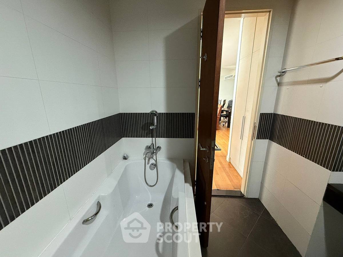 picture 1-BR Condo at Urbana Sathorn Condominium near BTS Sala Daeng (ID 1155463) - 9/18