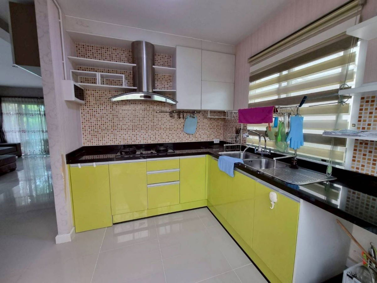 picture Passorn Prestige Pattanakarn 38 | Cozy Modern Home with Private Garden in a Quiet Family-Friendly Community - 4/8
