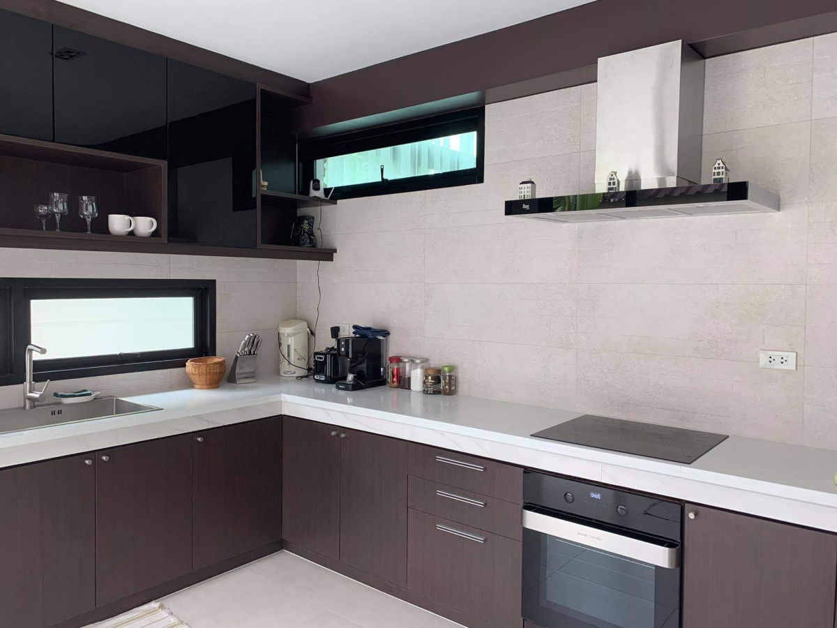 รูป 🏡 ให้เช่า บ้านเดี่ยวสไตล์โมเดิร์น พร้อมอยู่ ย่านรัชดา 18 4 ห้องนอน ตกแต่งครบทั้งหลัง มีห้องแม่บ้าน - รูปที่ 5/11