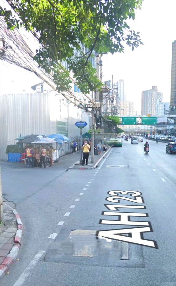 รูป #ขายที่ดินติดถนนดินแดงเขตพญาไทกรุงเทพฯปากซอยบุญชูศรี ขนาด 1-0-81 ไร่  - รูปที่ 4/4