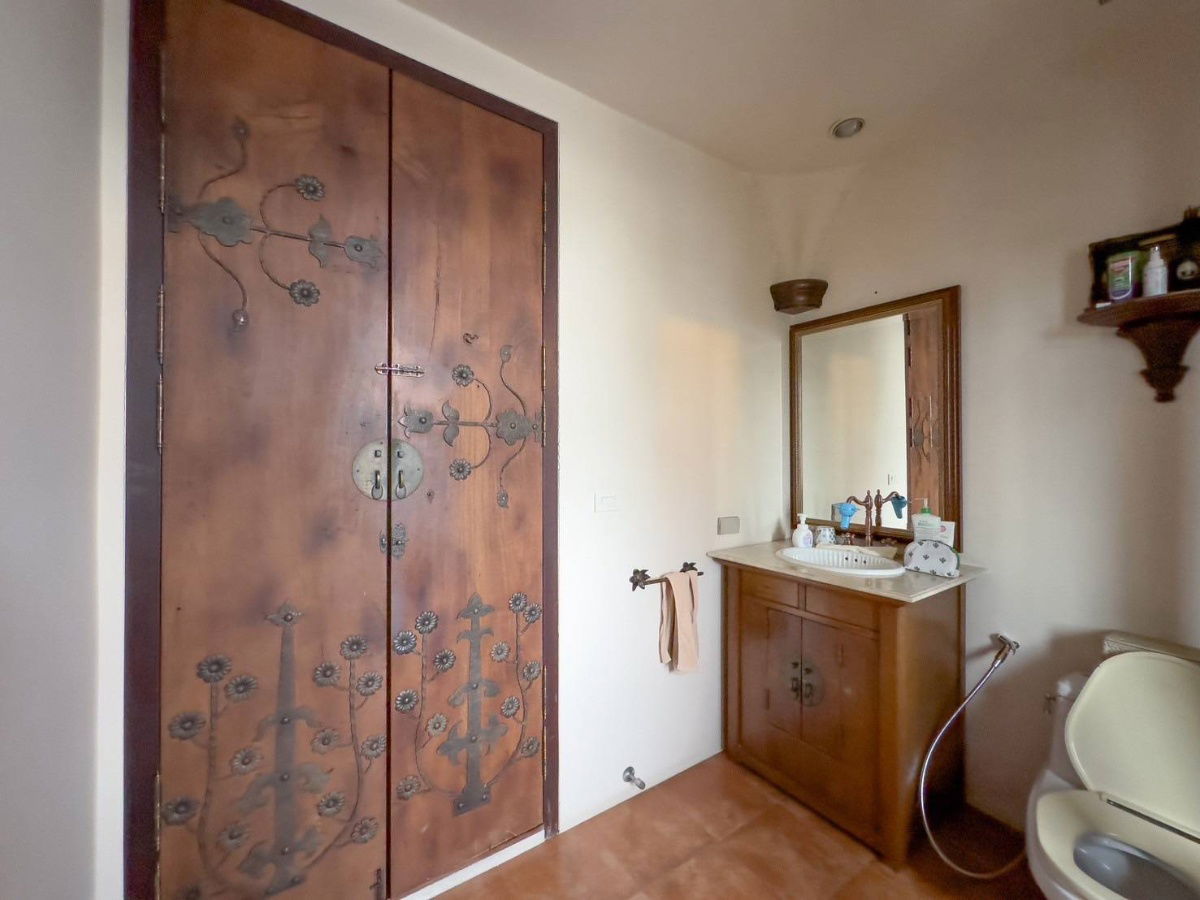 รูป ขายบ้านเดี่ยวเอกมัย สุขุมวิท63 ที่ดิน193ตร.ว บ้านหลังใหญ่ 7ชั้น พื้นที่ใช้สอย2,800 ตร.ม ที่จอดรถเยอะ ใกล้ BTSเอกมัย ทองหล่อ อาคารสำนักงาน 0879074045 - รูปที่ 13/19