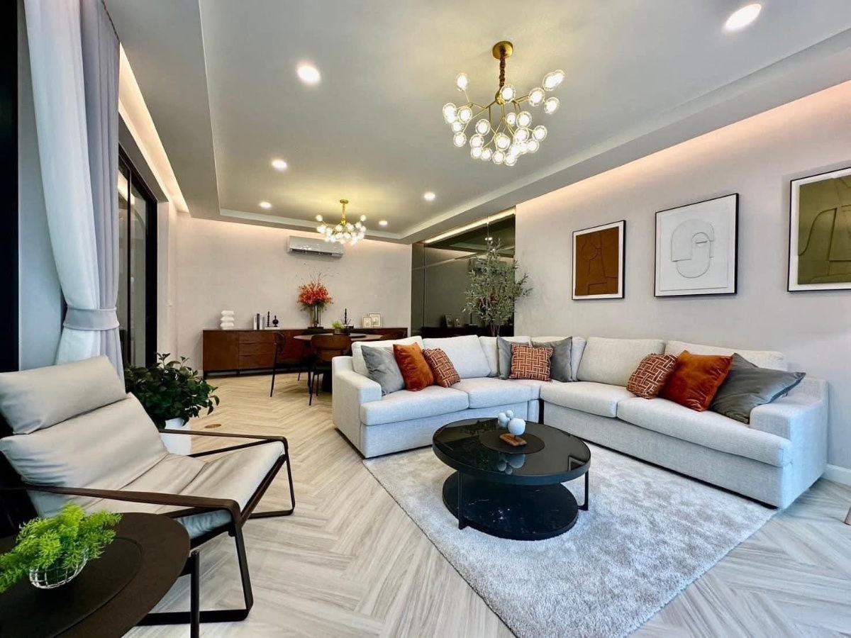 picture Perfect Masterpiece Sukhumvit 77 | Luxury 6-Bedroom House with Private Pool and Expansive Garden in a Premium Gated Community - 11/11