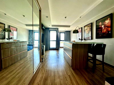 Condos for sale : Condo for sale in Sriracha, Ladda Plus, in the city center, beautiful room, fully decorated, with furniture.